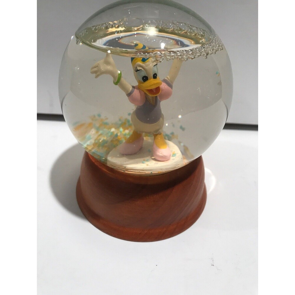 Disney NE The First Limited Edition Crystal Snow Globe Collection Daisy Duck